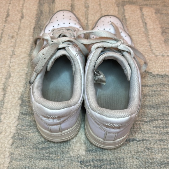 Women’s Nike Air Force 1 - Picture 3 of 5